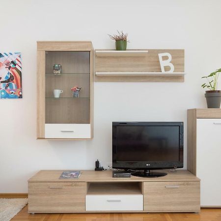 Cute And Sunny Studio In Zagreb With Balcony & Free Parking ภายนอก รูปภาพ